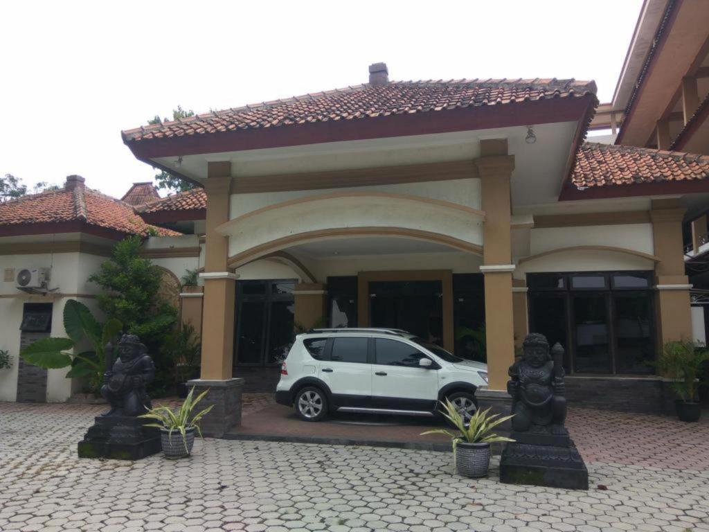 Graha Hotel Sragen Esterno foto