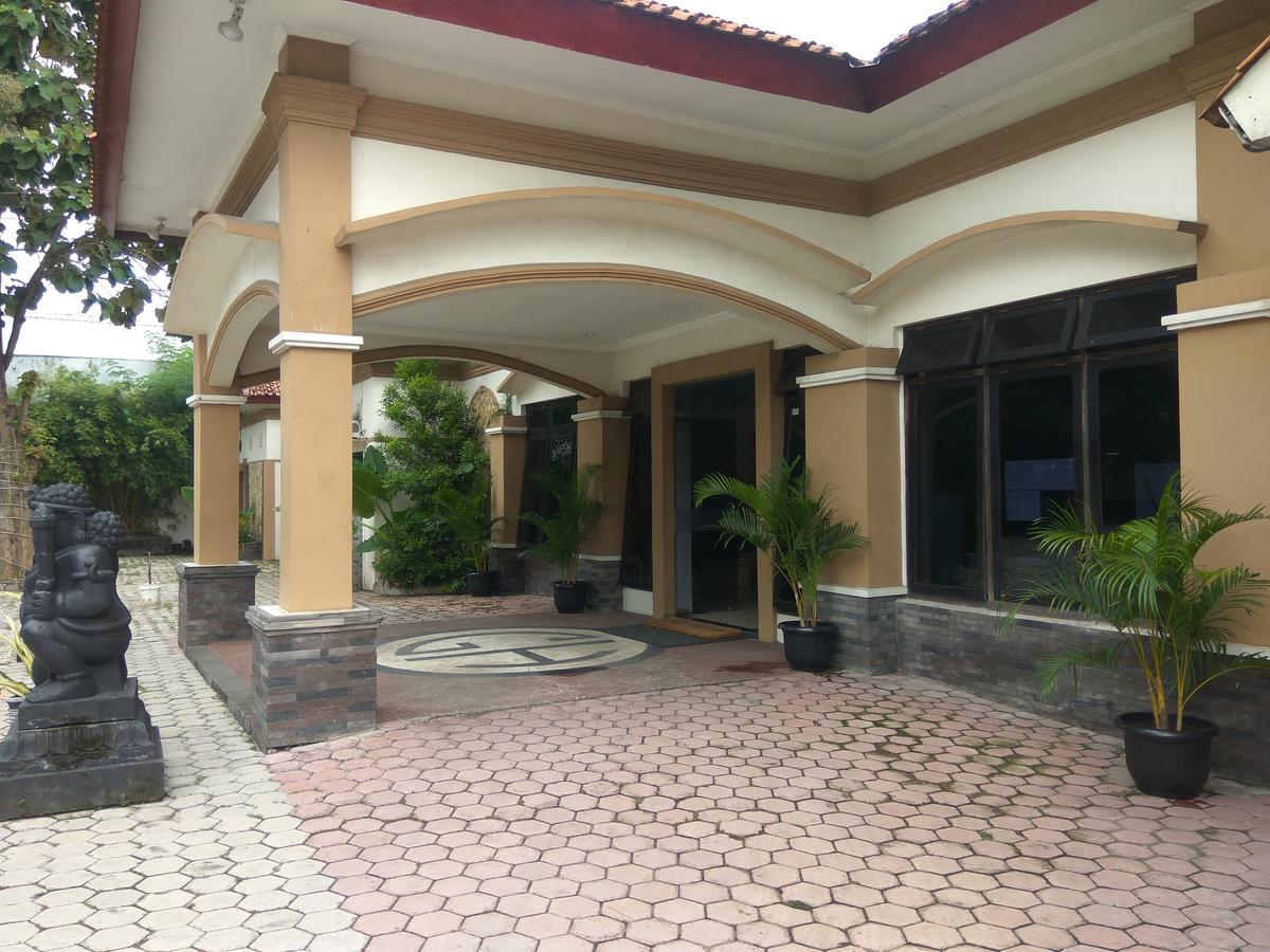Graha Hotel Sragen Esterno foto
