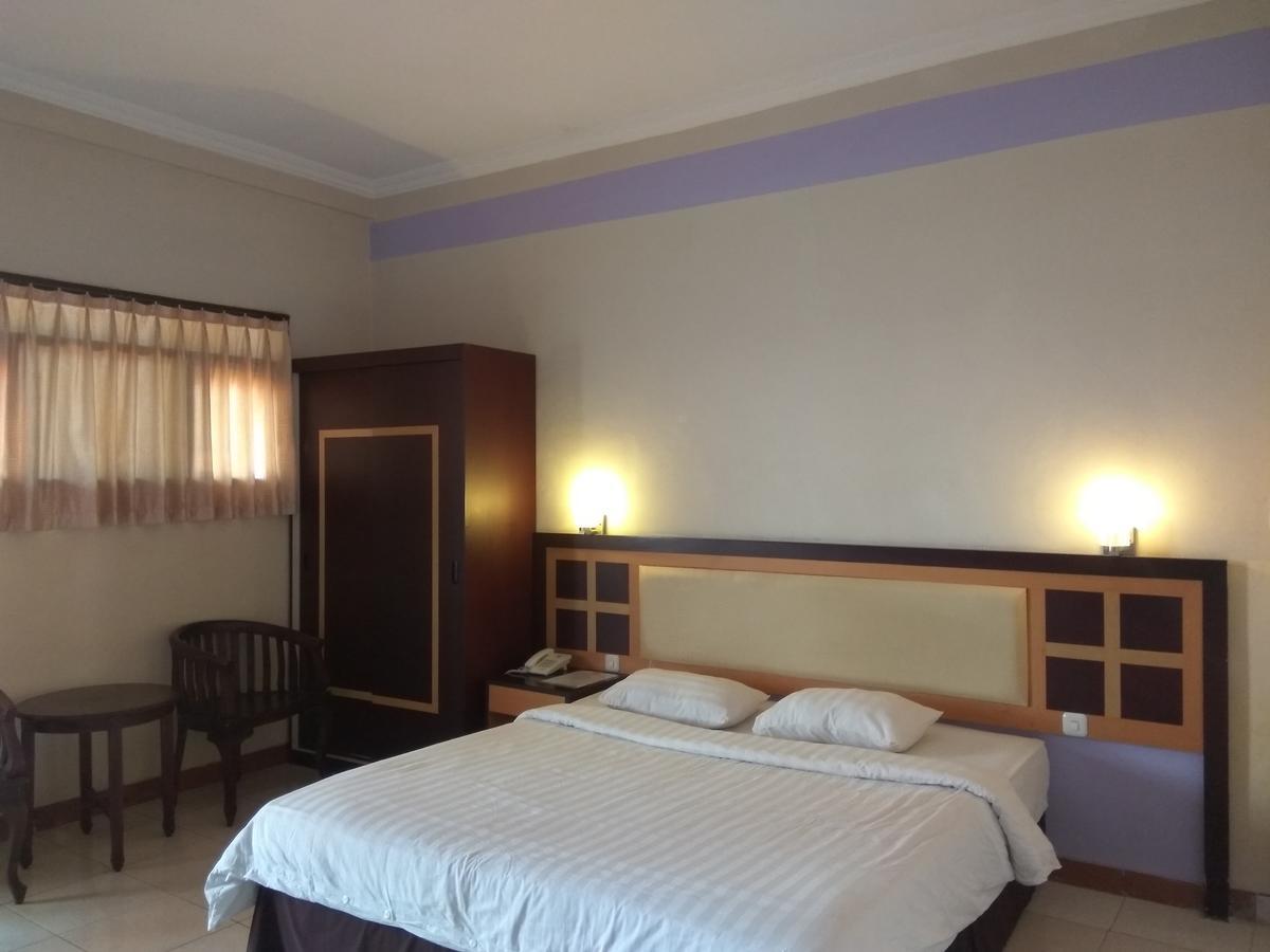 Graha Hotel Sragen Esterno foto